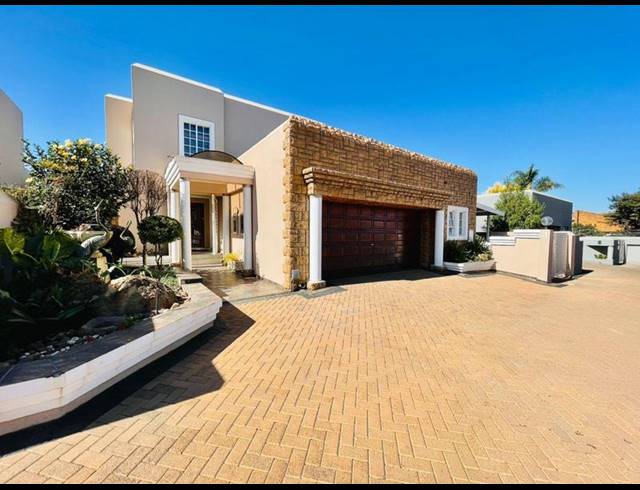 4 BEDROOM TOWNHOUSE FOR SALE IN MEYERSDAL